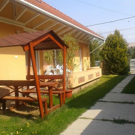 Апартаменты Tulipan Vendeghaz Хайдусобосло Экстерьер фото